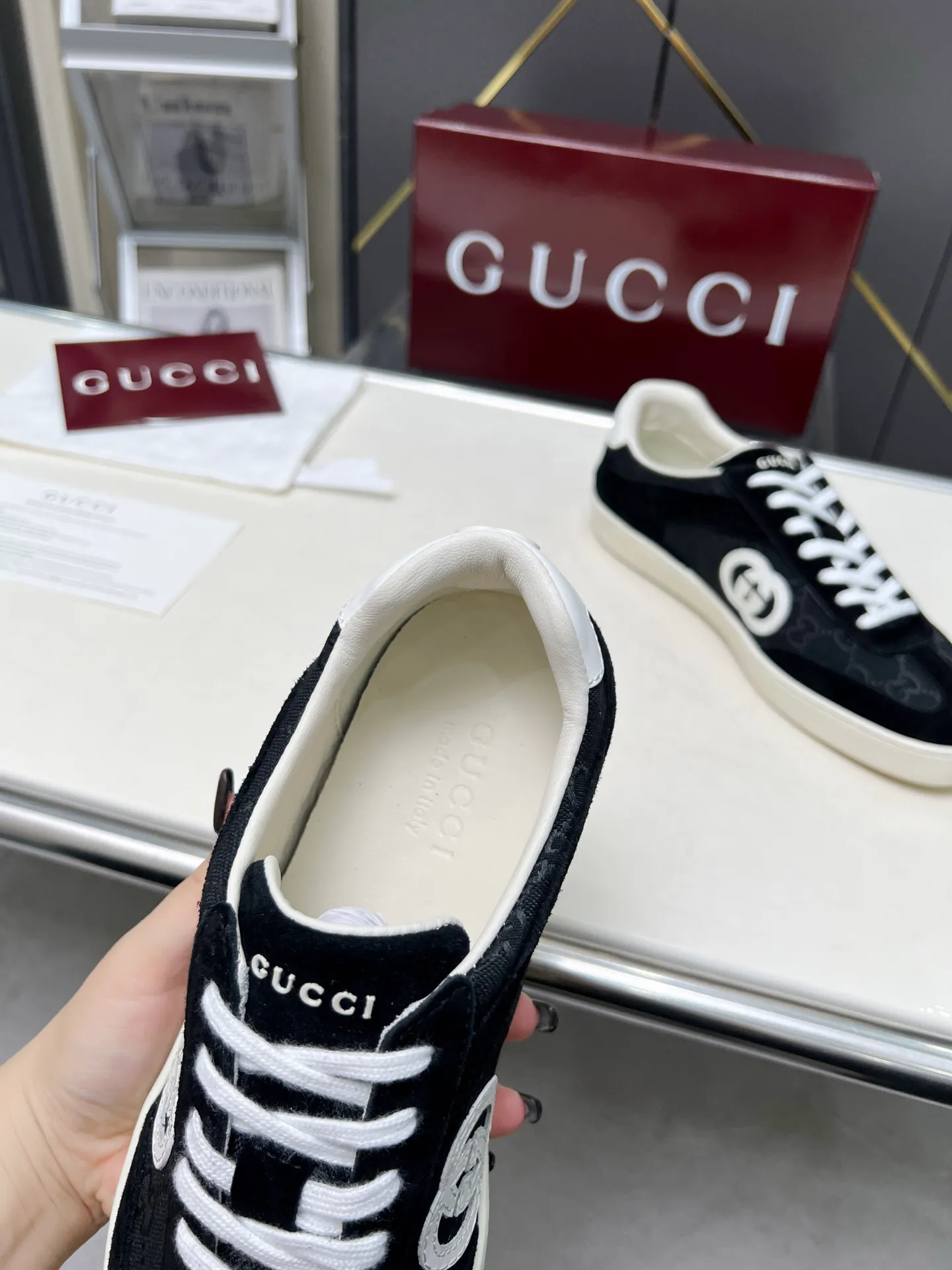 👟👟Ex-factory price 520👟👟 High version GUCCI's latest moral training shoes🔥🔥Double G leather with three-dimensional Gucci letters. The 3D effect creates a free flowing texture of the entire shoe, smooth line design. Light, comfortable and breathable, women's size 35-40, men's size 39-45